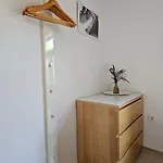 Apartamento Vacation With Garden Povljana