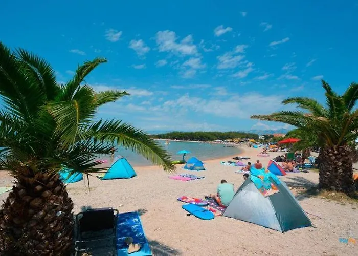 דירה Vacation With Garden