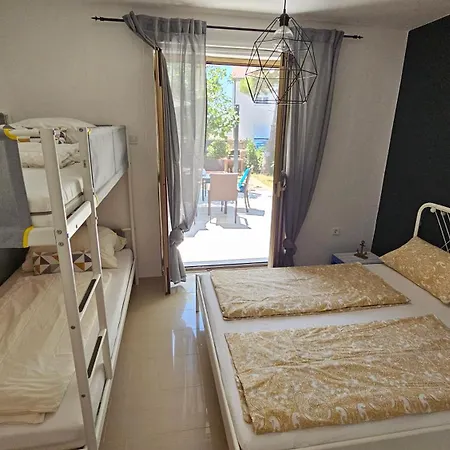 Apartman Vacation With Garden *